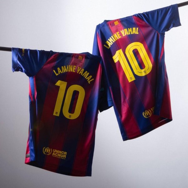 股联社 名记：巴萨计划16日为亚马尔办续约仪式，并授予10号球衣